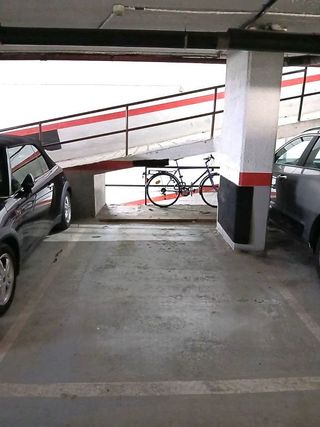 Garaje en alquiler en El Camp de l'Arpa del Clot en Barcelona