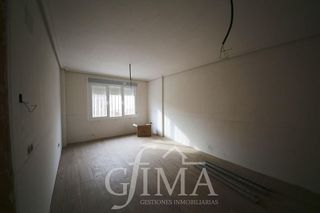 Casa adosada en venta en Tomelloso