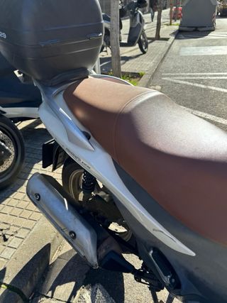 Suzuki Sixteen 125 Scooter Blanca