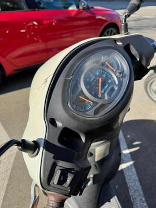 Suzuki Sixteen 125 Scooter Blanca