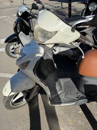 Suzuki Sixteen 125 Scooter Blanca