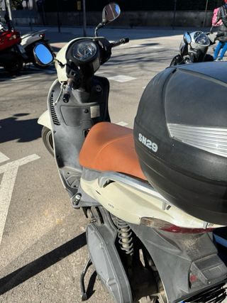 Suzuki Sixteen 125 Scooter Blanca