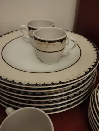 OPORTUNIDAD!! Platos y tacitas de porcelana blanca