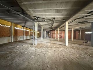 Local comercial en alquiler en La Hacienda - Nueva Andalucía en Dos Hermanas