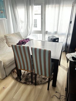 Tavolo da pranzo e 4 sedie allungabili