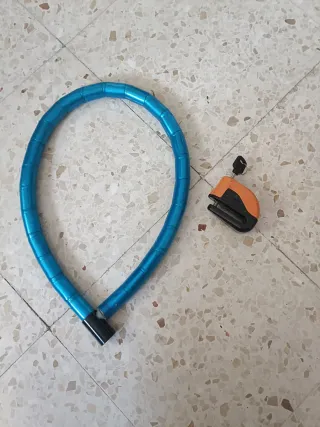 Pitón y candado moto