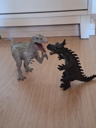 Lote de dinosaurios de juguete