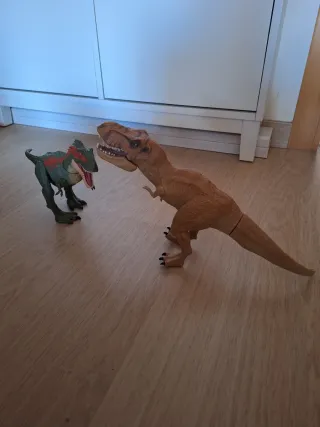 Lote de dinosaurios de juguete