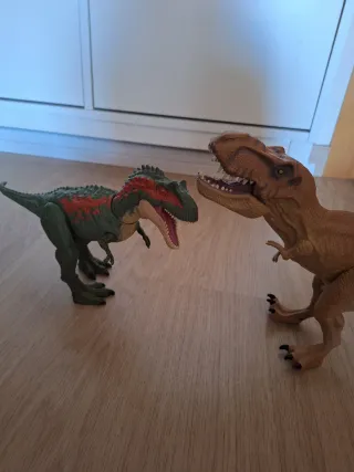 Lote de dinosaurios de juguete