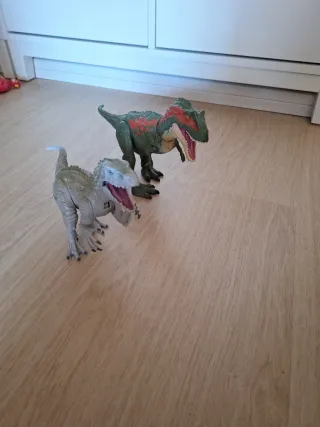 Lote de dinosaurios de juguete