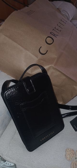 Cartera móvil Cortefiel negra