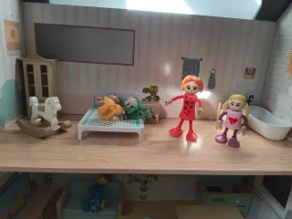 Casita de muñecas con accesorios