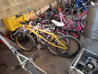 Bicicleta BMX Amarilla