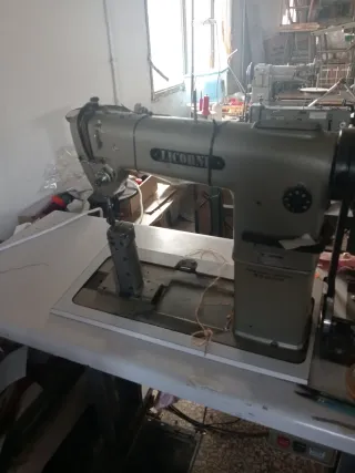 Máquina de coser industrial