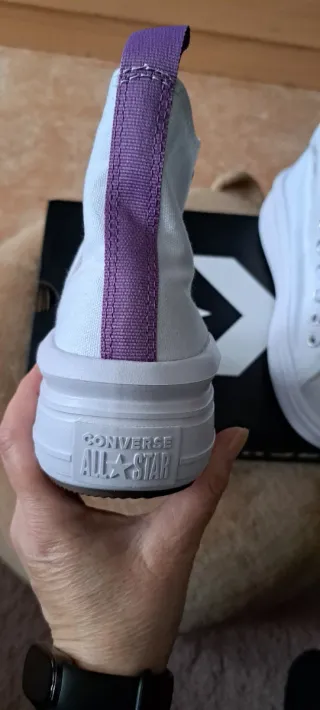 Zapatillas Converse All Star Blancas y Moradas