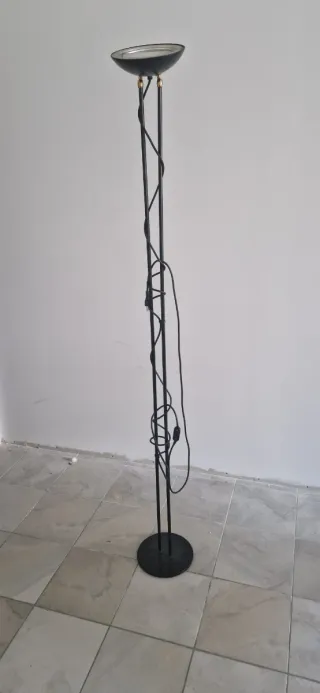 Lampada da terra design metallo.