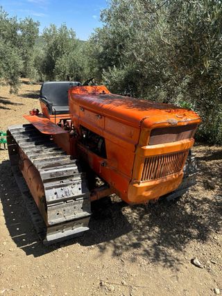 Tractor orugas naranja