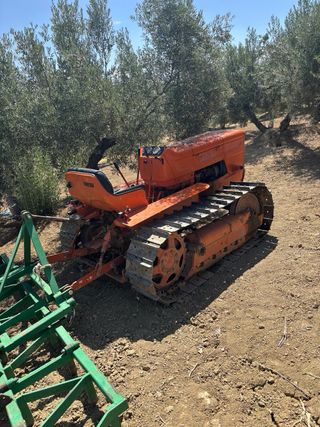 Tractor orugas naranja