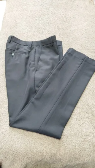 Calças de fato pretas