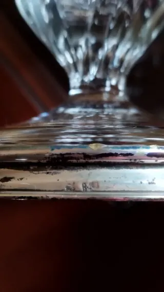 Florero de cristal con pie de plata de ley