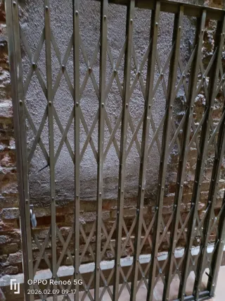 Reja metálica extensible con medidas