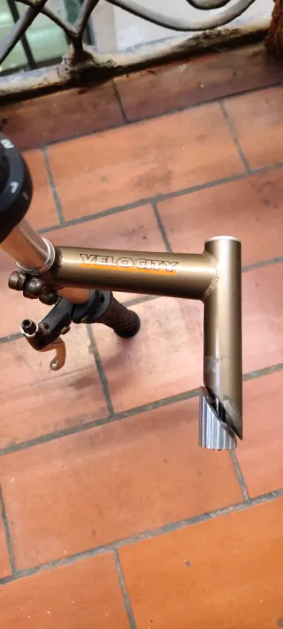 Manillar, potencia y manetas KONA