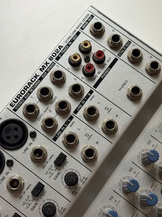 Mesa de mezclas Behringer EURORACK MX802A