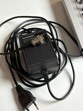 Mesa de mezclas Behringer EURORACK MX802A