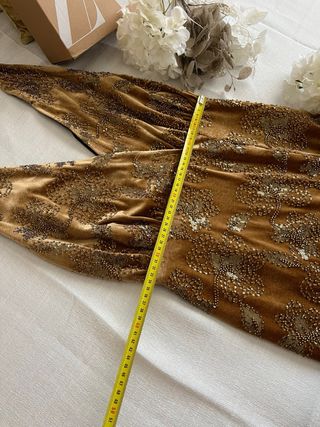 Vestido largo Zara dorado con pedrería