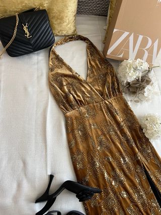 Vestido largo Zara dorado con pedrería