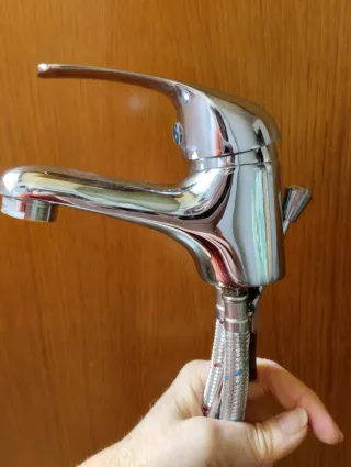 Lavabo de baño blanco de cerámica