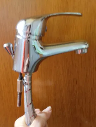 Lavabo de baño blanco de cerámica