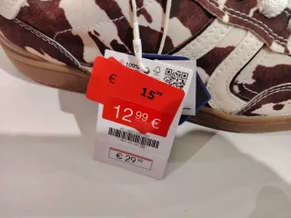 Zapatillas deportivas estampadas mujer a estrenar.