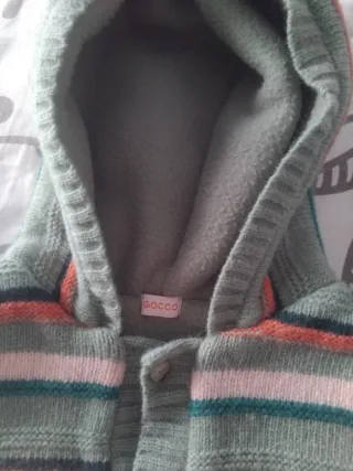 Buzo tejido a rayas para bebé