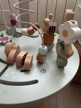 Mesa de actividades infantil de madera