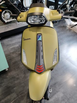 VESPA SPRINT 125 (85 € AL MES)