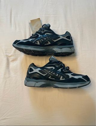 Zapatillas ASICS Negras y Grises