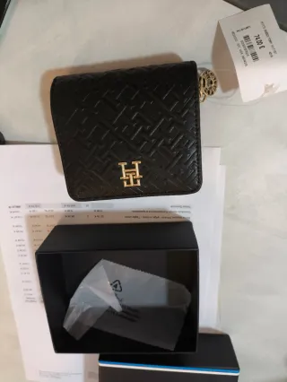 Portafoglio donna Tommy Hilfiger nero e oro