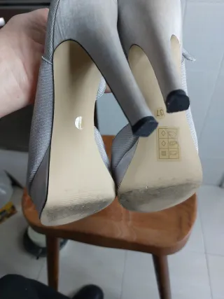 Sandalias plateadas de fiesta