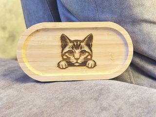 Vassoio in bambù con gatto inciso
