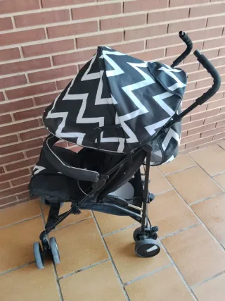 Carrito de paseo con estampado zigzag