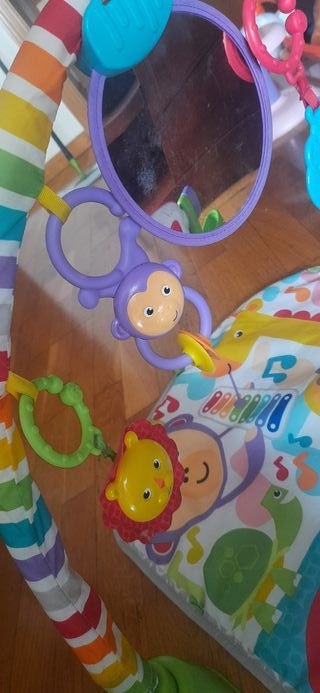 Gimnasio bebé didáctico con música