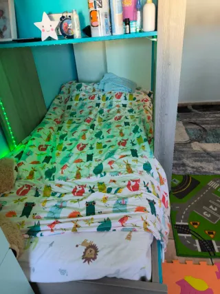 Cama tren infantil turquesa