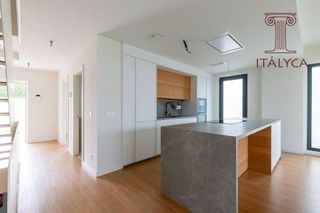 Casa pareada en venta en Nuevo Bulevar en Mairena del Aljarafe