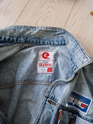 Cazadora Levi's Vintage con parches de top gun