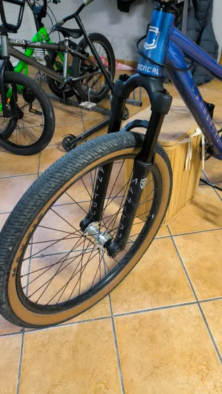 Cuadro  Commencal Absolut  horquilla Manitou Circu