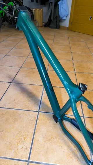 Cuadro  Commencal Absolut  horquilla Manitou Circu