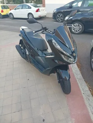 Honda PCX 125cc Negra Impecable