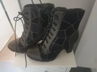 Botines de tacón alto