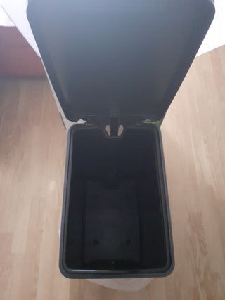 Cubo basura Curver Slim 40l a estrenar